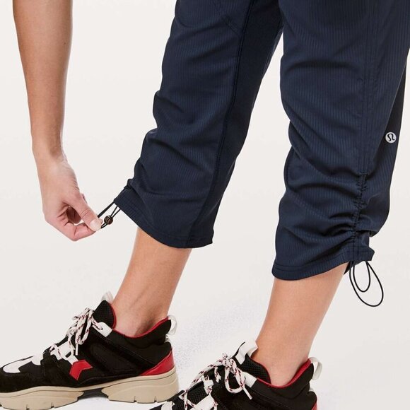 Lululemon Dance Studio Crop 25" Size 4 True Navy - Picture 5 of 16